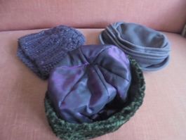 3 Mützen Aubergine, NEU
