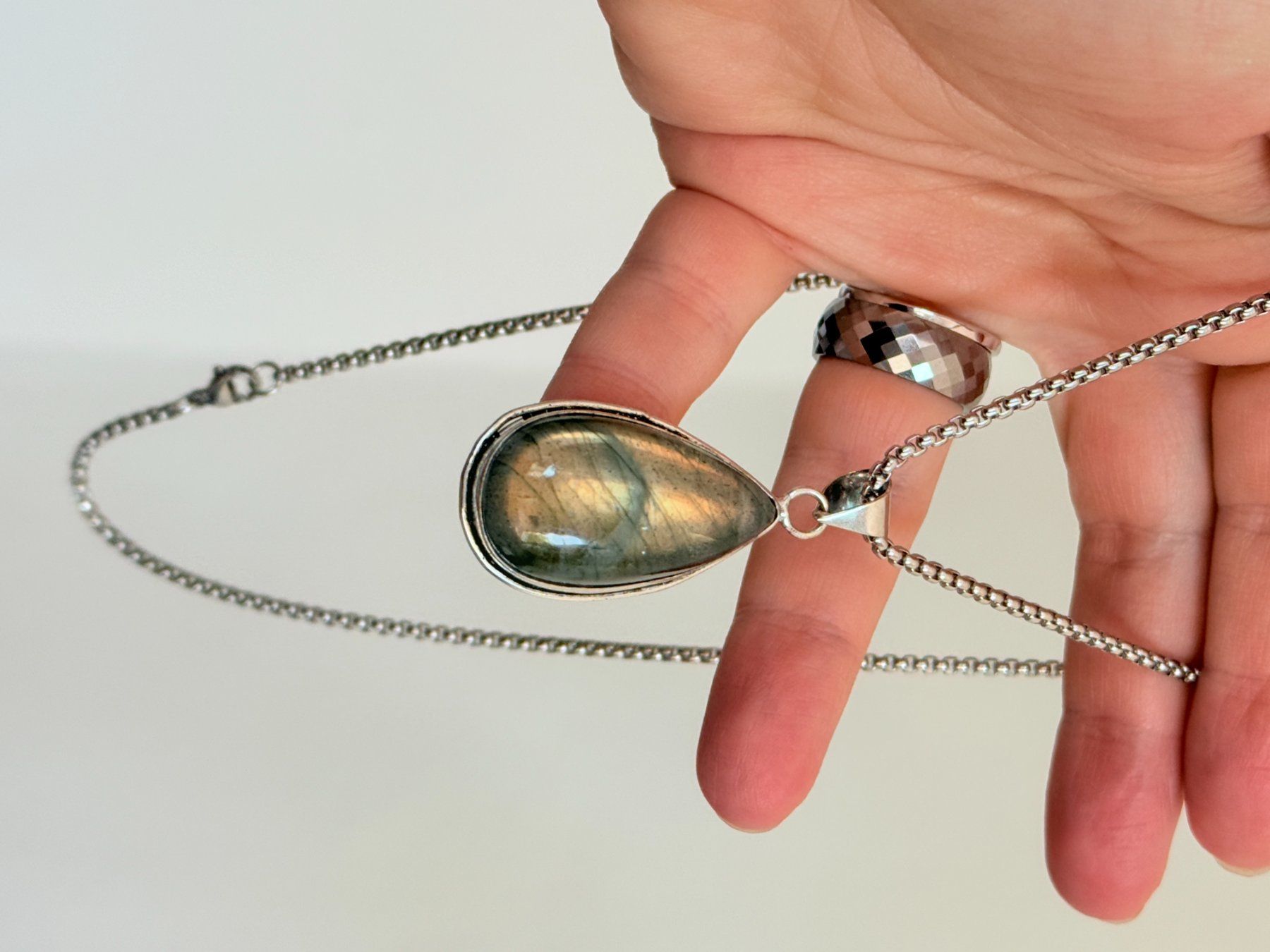 Ketten: Collier Labradorite - Élégance Naturelle ✨ – Neu und originalverpackt aus Genève von AWWA 2