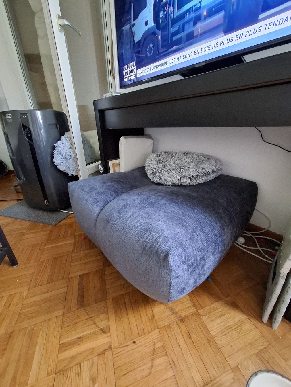Poltrone: pouf bleu – Usato da Lausanne venduto da Ptite_Dame 1
