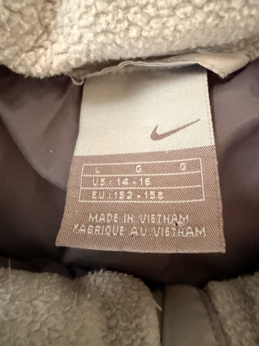 Nike Giacche: Nike Vintage Puffer Jacket – Usato da Gümligen venduto da Reist_Atelier 2