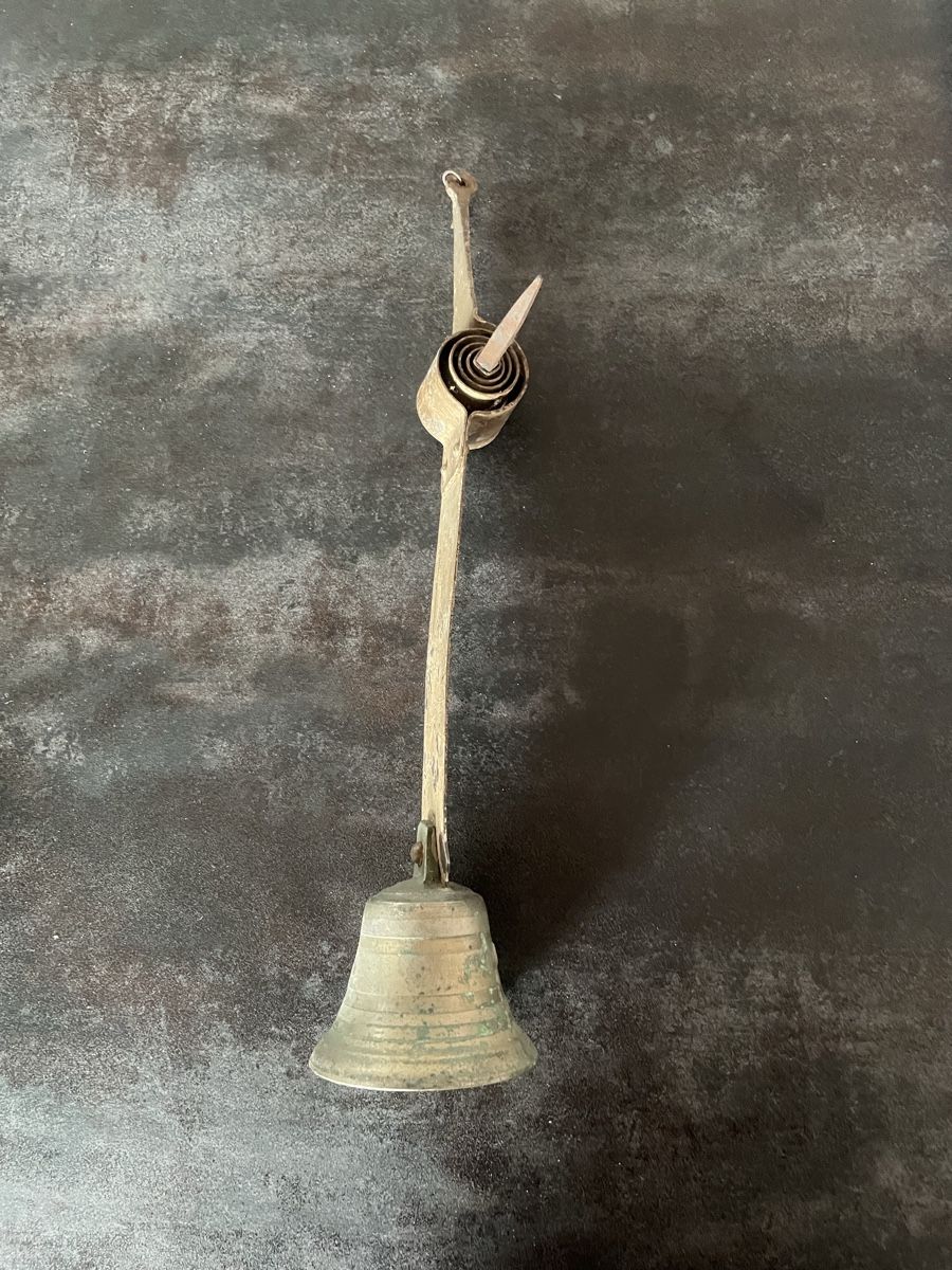 Campanacci mucche: Ancienne Cloche Murale Sonnette de Ferme – Usato da Vallamand venduto da Bricbracbroc82 1