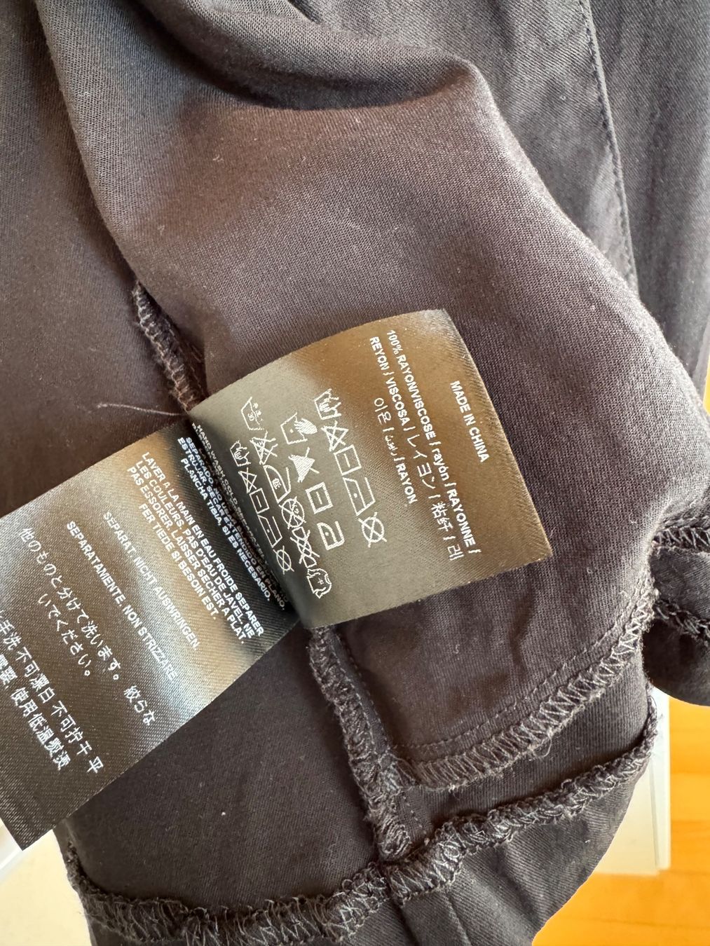 Guess Giacche: Schwarze Jacke von Guess, Grösse S. – Usato da Gommiswald venduto da Aloha.Spirit 5