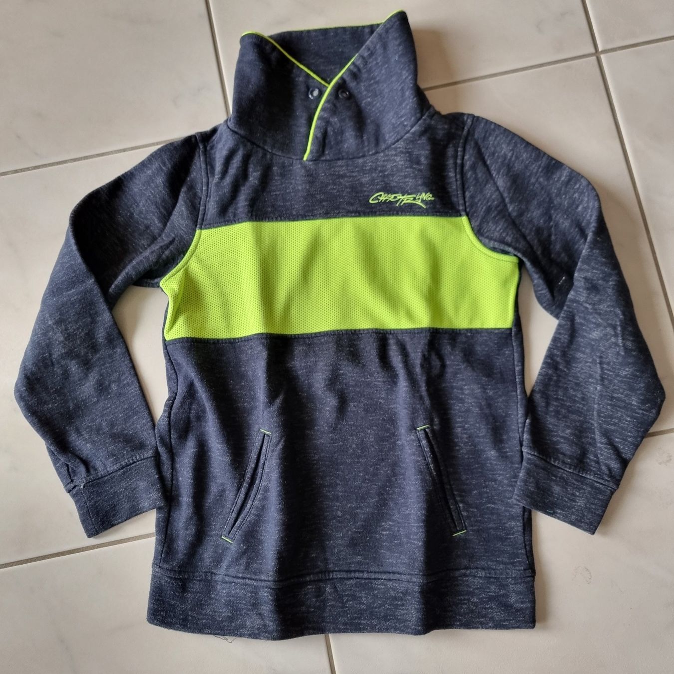 Pulls et sweat-shirts: Toller Pullover für coole Jungs Gr. 146/152 – D'occasion à Arth par Africa44