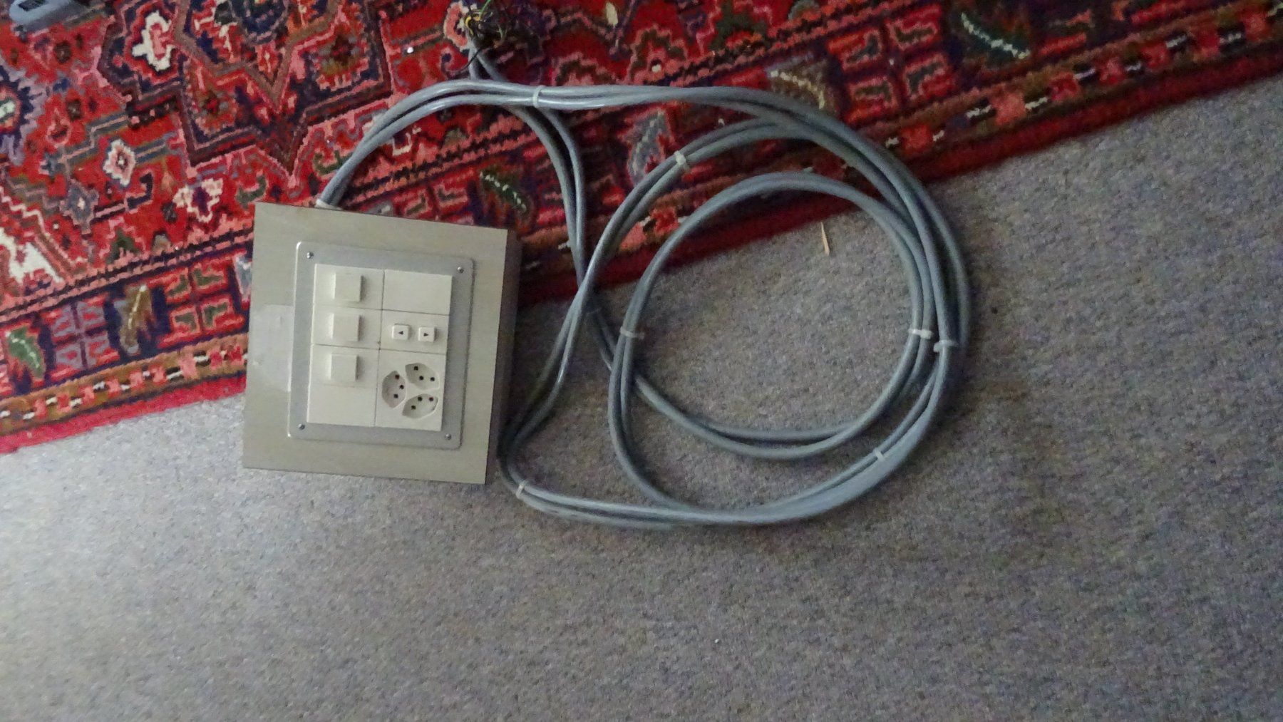 Interruttori: SCHALTER MIT 3 X STECKER UND 2X 4M. KABEL – Usato da Burgdorf venduto da may52