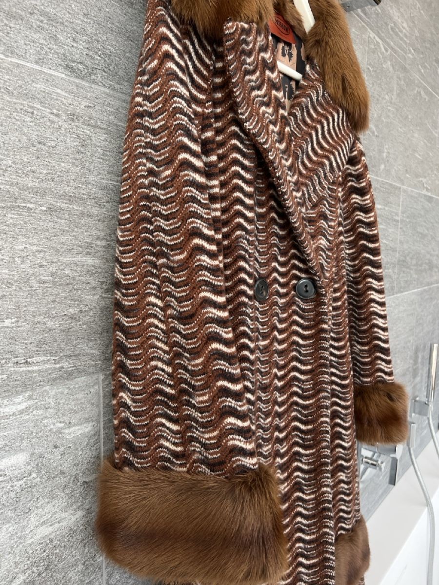 Missoni Mäntel: Missoni Coat Brown White Zigzag Fur Collar Cuffs – Gebraucht aus Luzern von TIsabel 2