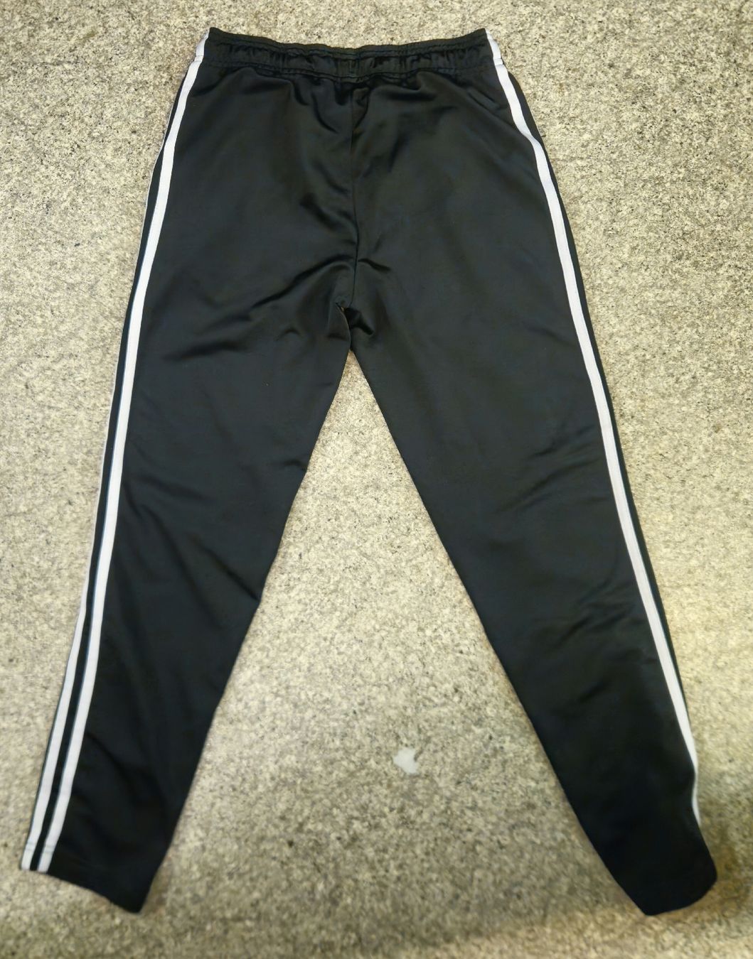 Adidas Lotti di vestiti: Adidas Kinder Sportanzug Gr.152 – Usato da Herzogenbuchsee venduto da lus_x7gj 2