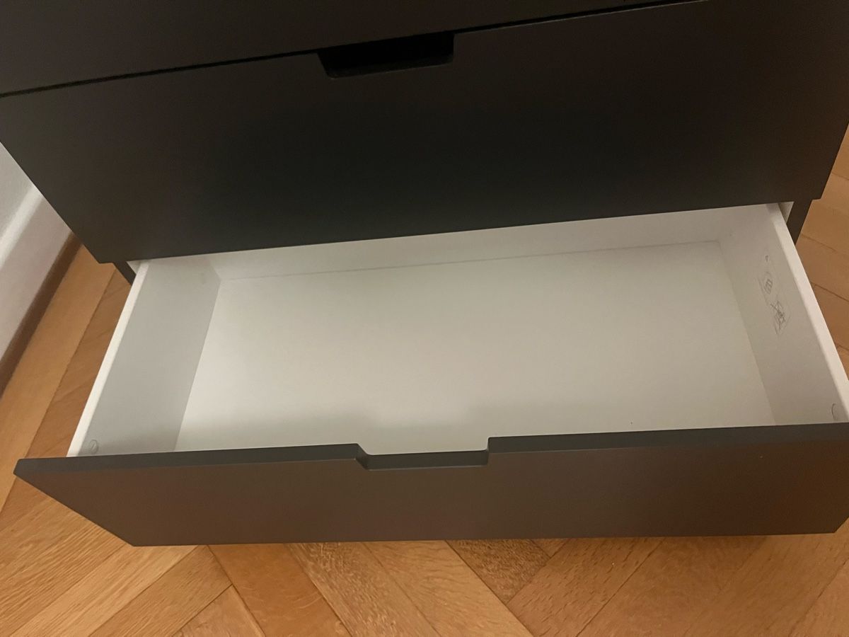 Cassettiere: Nordli Kommode mit Kleiderstange schwarz – Usato da Olten venduto da lcs_2sdk 3