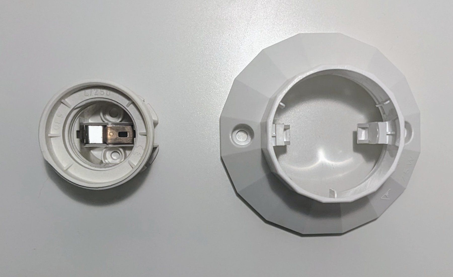 Lampadari & plafoniere: Douille de plafond E27, blanc – Usato da Adliswil venduto da hippophile 1