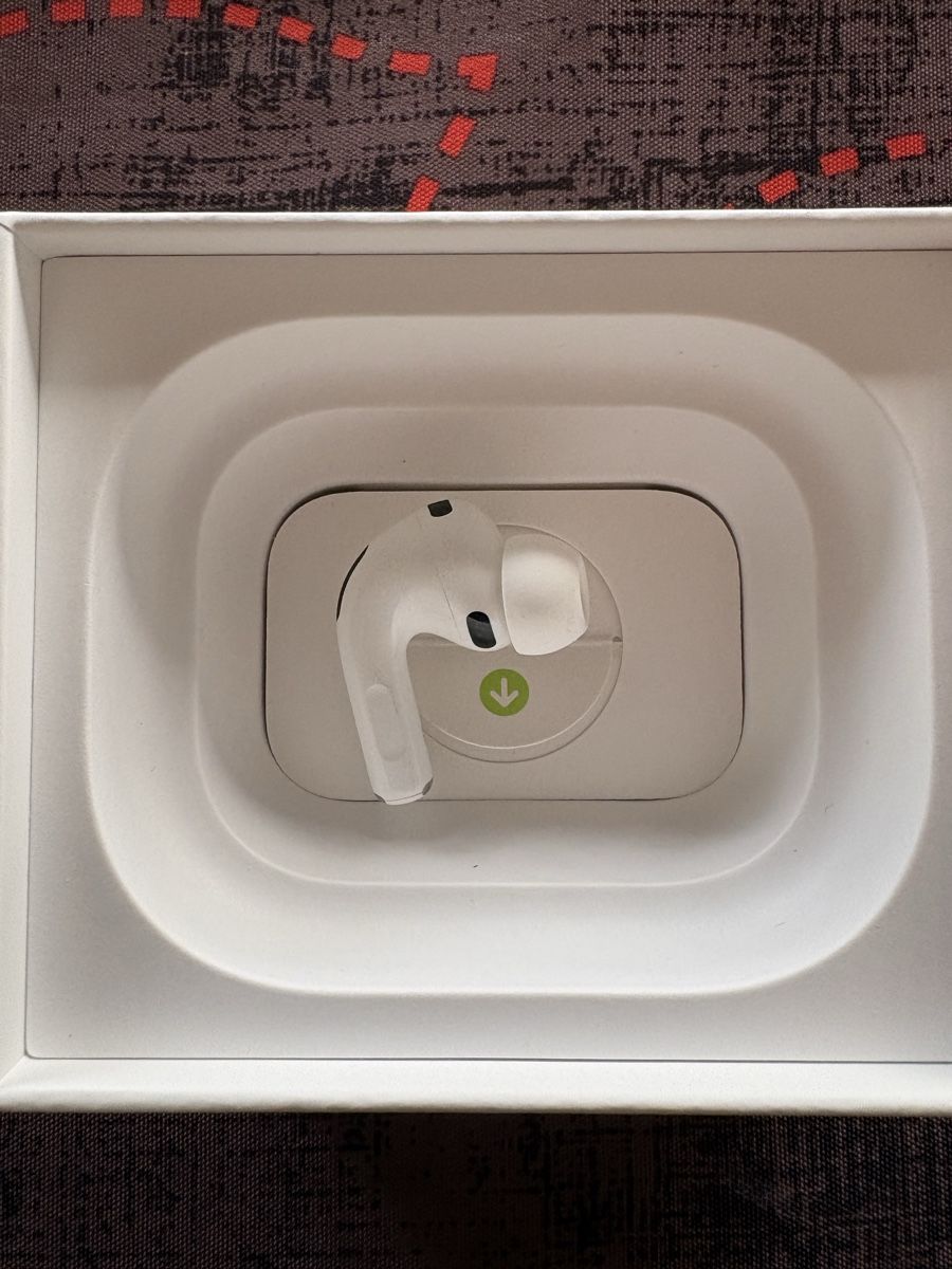 Apple Cuffie: Apple AirPods Pro 3 Rechter  – Nuovo (secondo la descrizione) da Wauwil venduto da Marracho