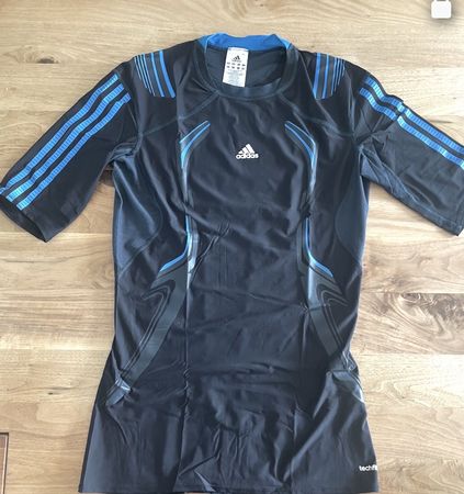 Adidas Techfit Kurzarmshirt Grösse L