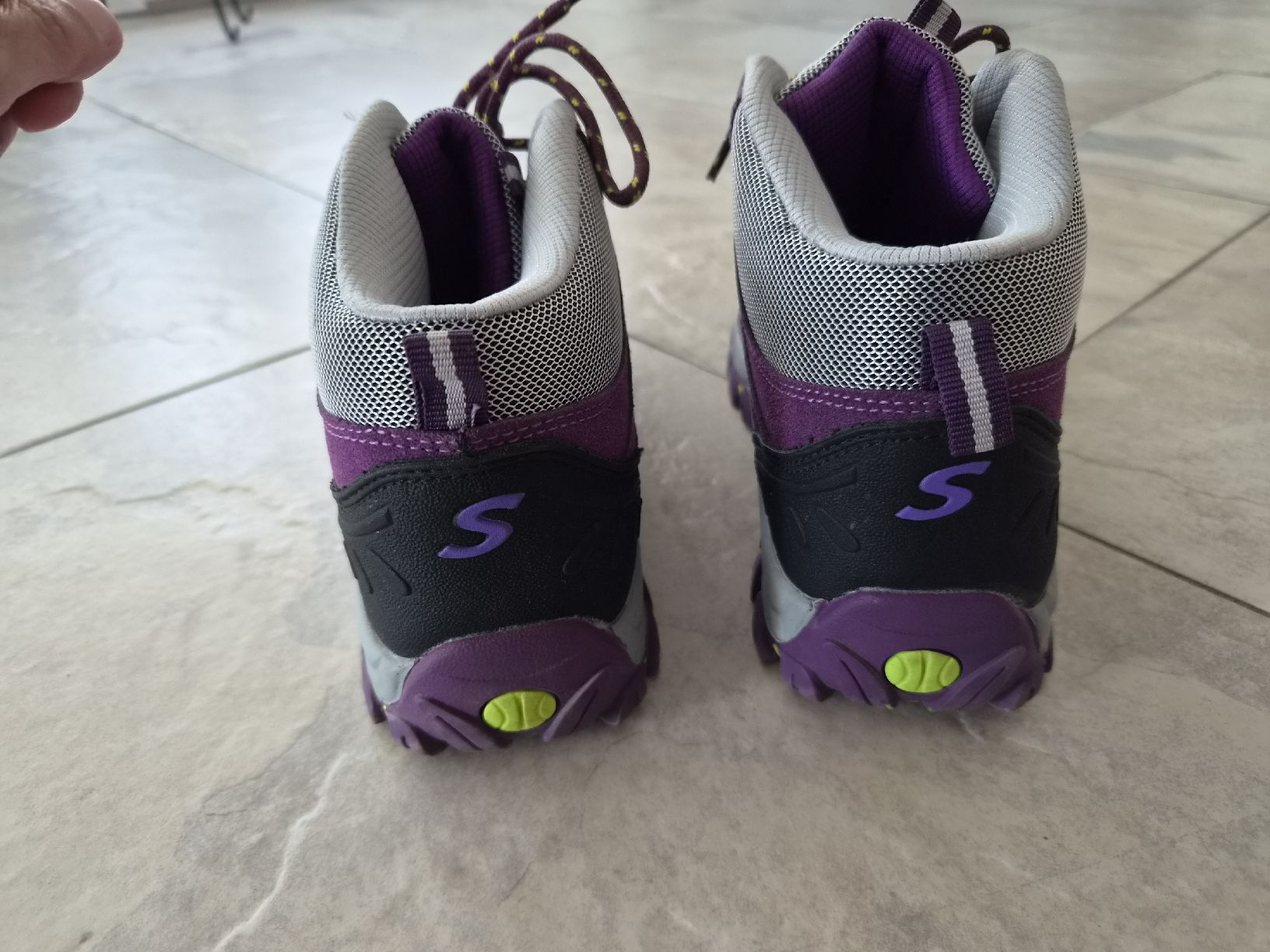 Scarpe da uomo: Wanderschuhe lila, Grösse 43, neuwertig – Usato da Niederrohrdorf venduto da Miripfiri 4
