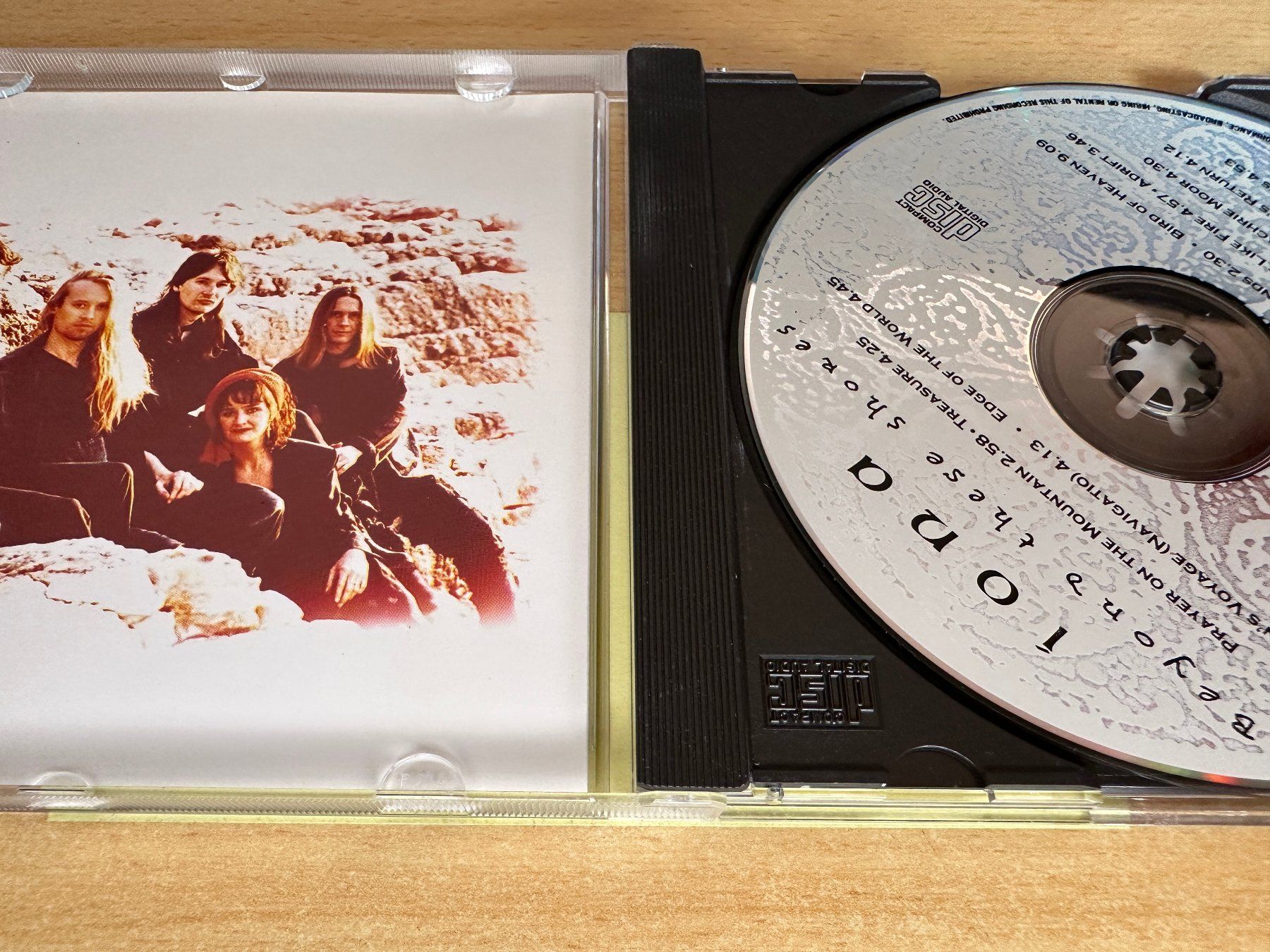CD: Iona – Beyond These Shores – Usato da Rikon im Tösstal venduto da Alpenmutz 2