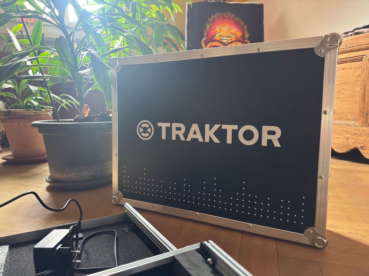 Traktor Mischpulte: DJ Pult Traktor Kontrol S4 – Gebraucht aus Adligenswil von goverla11