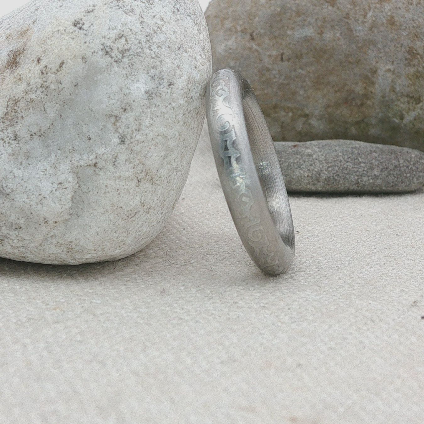 Olga Ribler Anelli: Edelstahl 4 mm  Ring gemustert,  Ringgrösse 52 – Nuovo (secondo la descrizione) da Luzern venduto da Schmuckoutlet 3