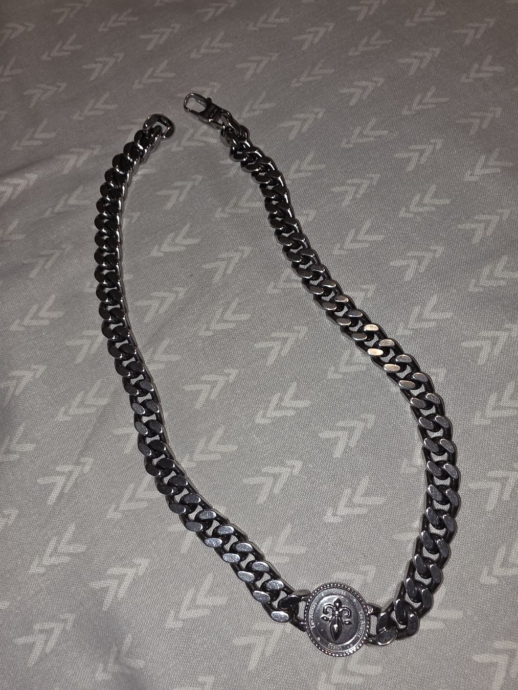 Guess Ketten: Collier GUESS pour homme – Gebraucht aus Courtaman von Bluejazz