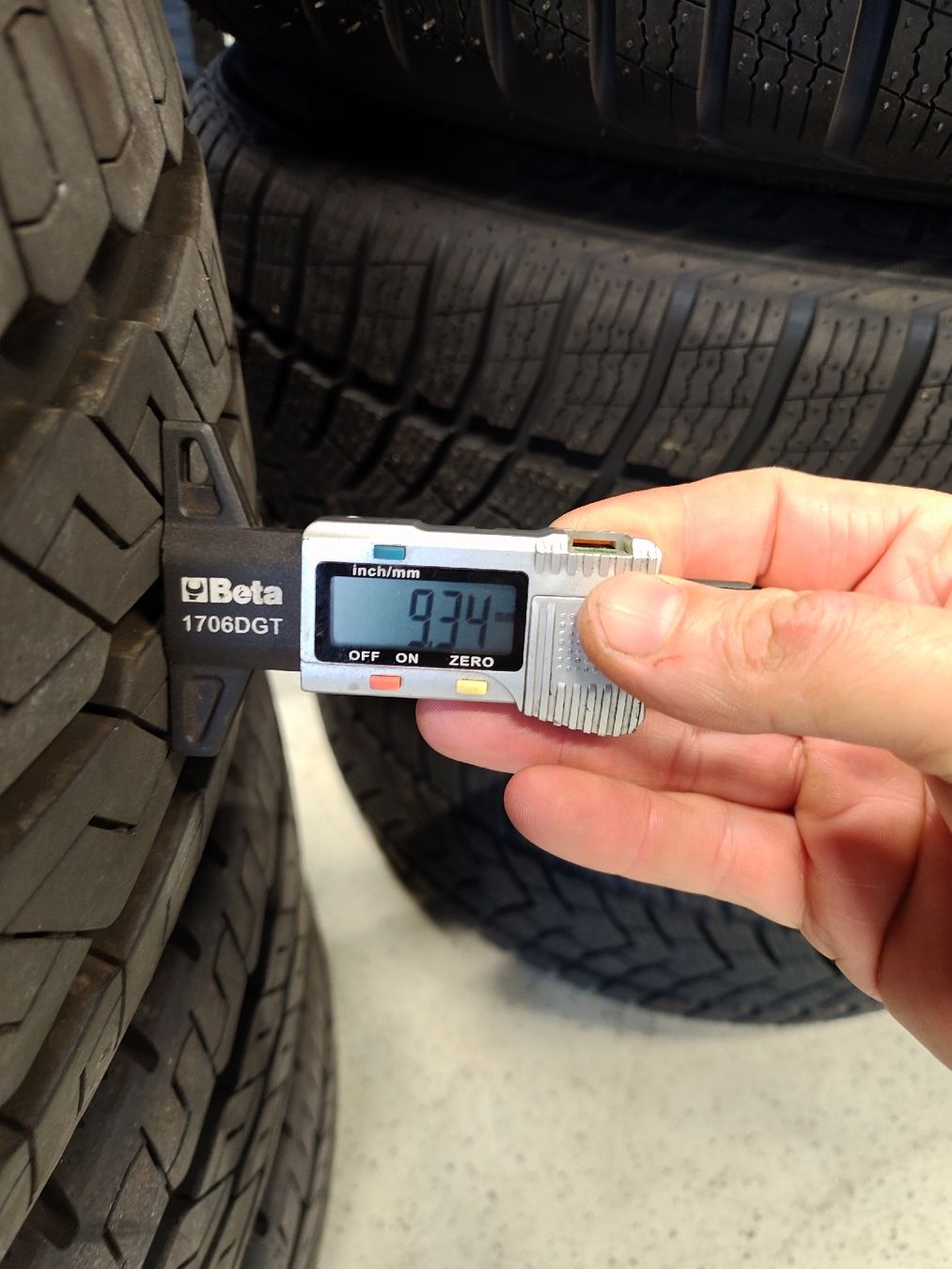 Continental Pneumatici & Ruote complete: Continental 215/70R15 CP – Usato da Weiningen TG venduto da Abcde2 2