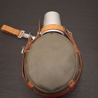Vintage Feldflasche mit Becher