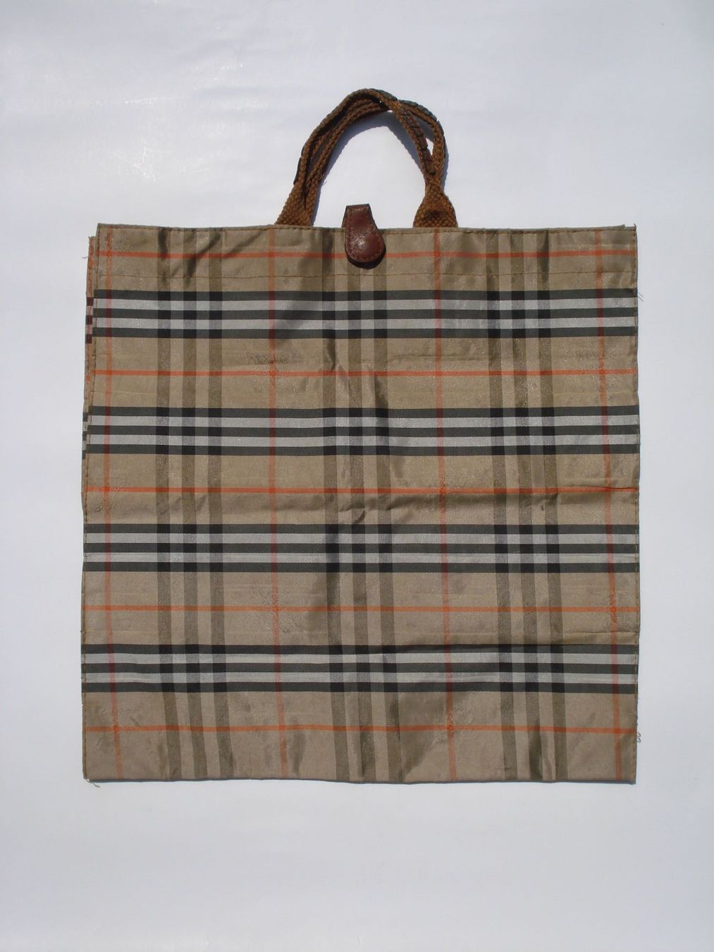 Burberry Borse: Burberry Shoppingbag – Usato da Basel venduto da art.basel