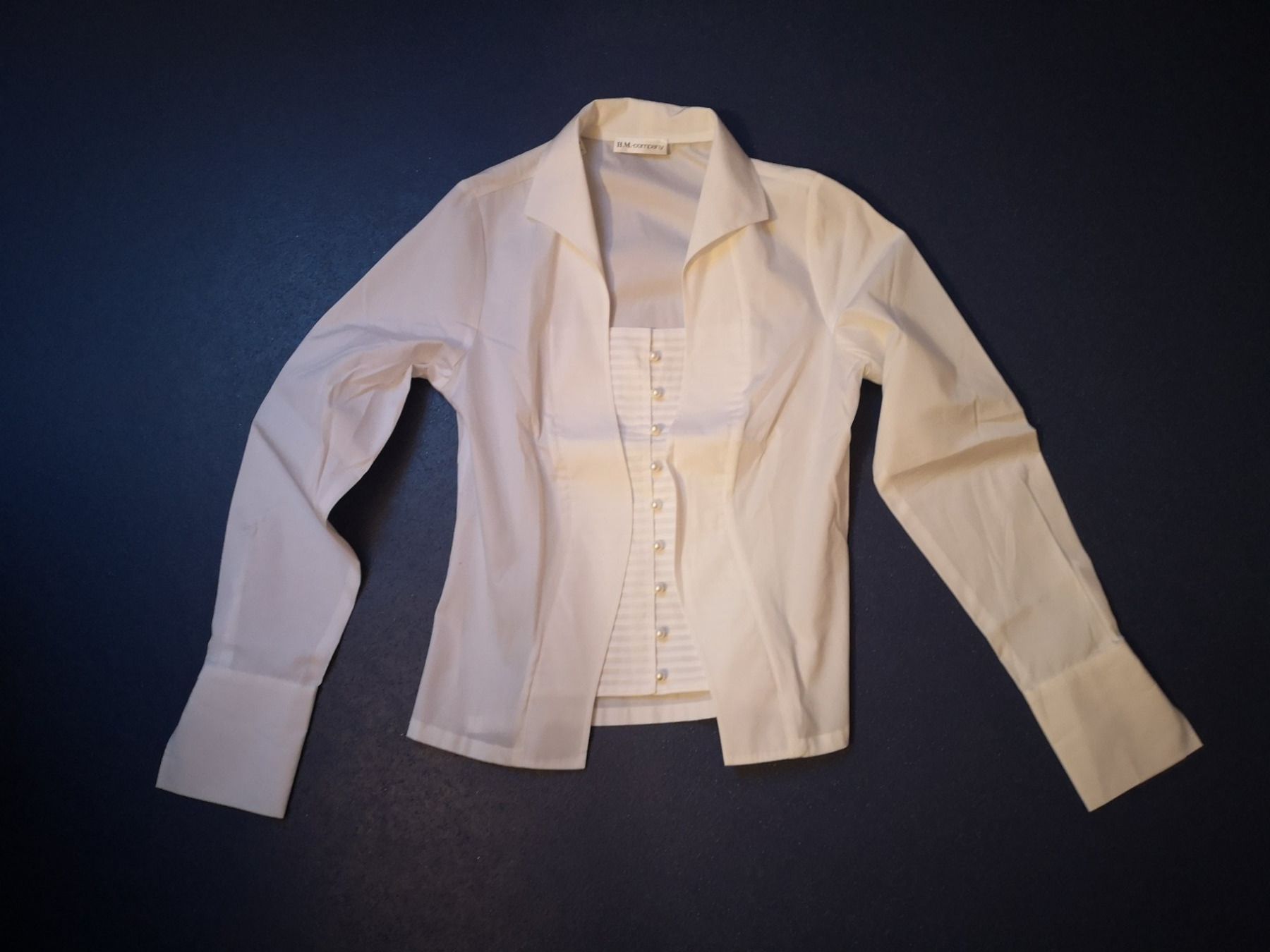 Blusen: Tolle Bluse mit Perlenknöpfen Gr. S – Gebraucht aus Meggen von Mcgiver_1