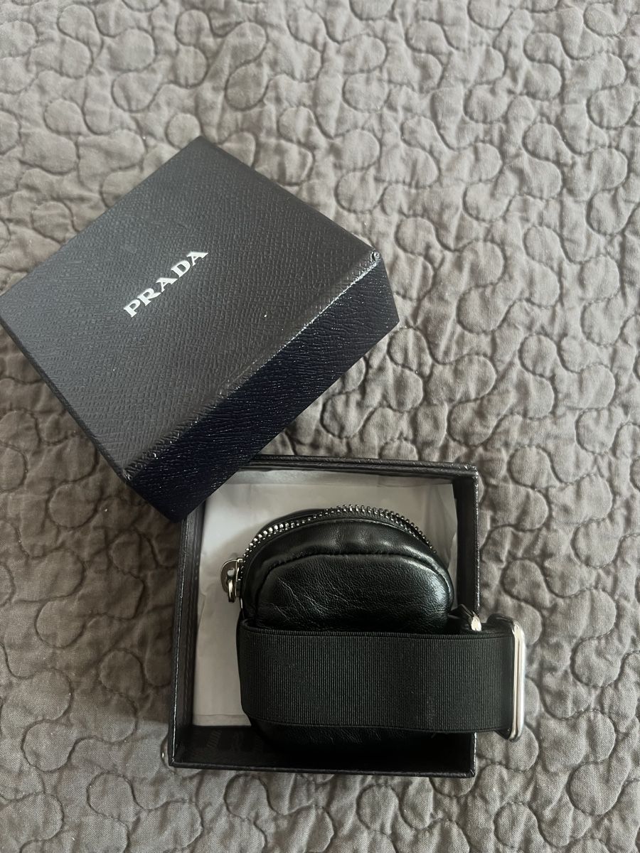 Prada Sacs: PRADA Mini Pouch Leder Schwarz – D'occasion à Zürich par lennyschmied 2