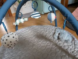 süsser Baby Spielbogen dänisches Design, top Zustand 