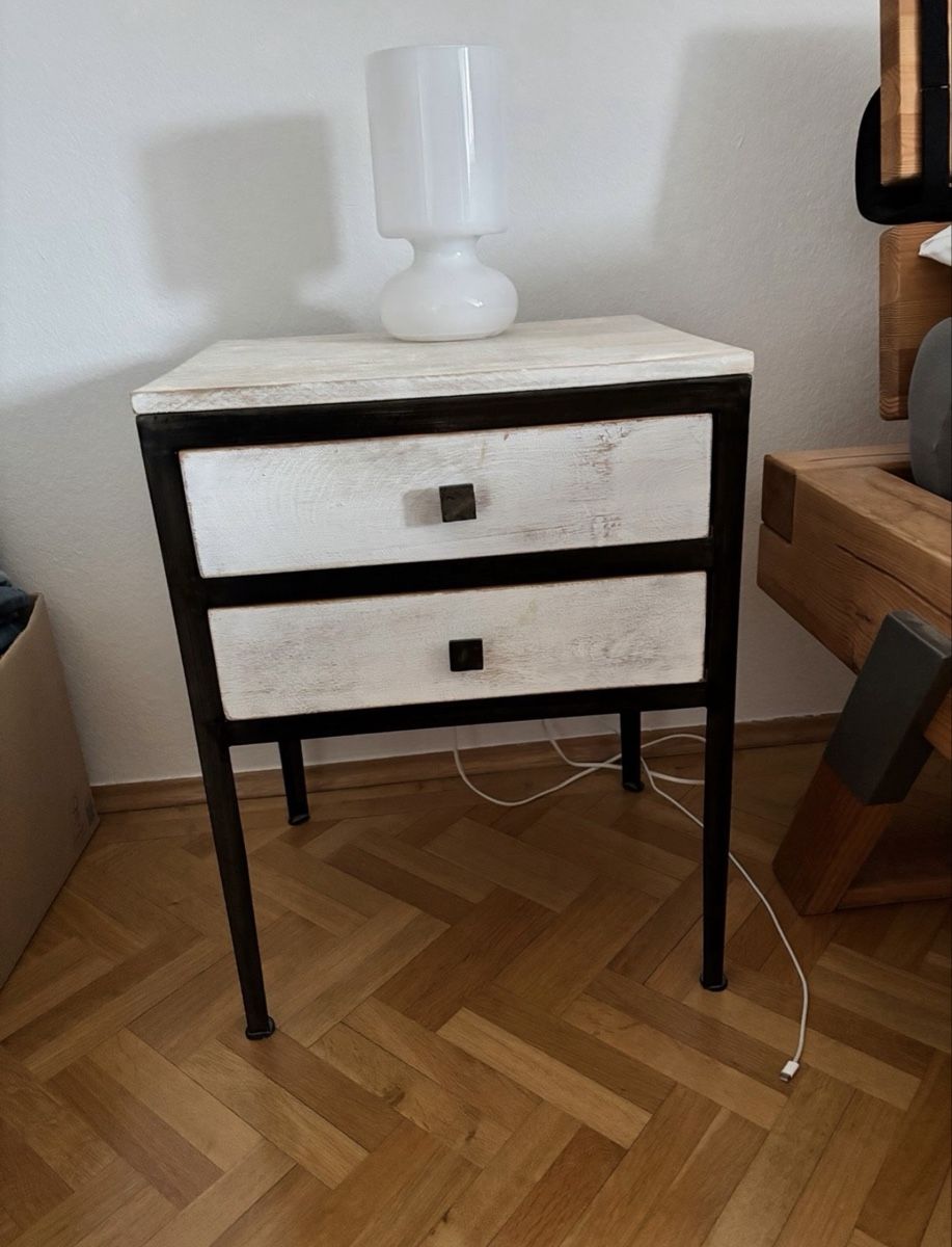 Tables de nuit: Nachttisch Holz/ Metall mit  – D'occasion à Zürich par val_5xpm 1