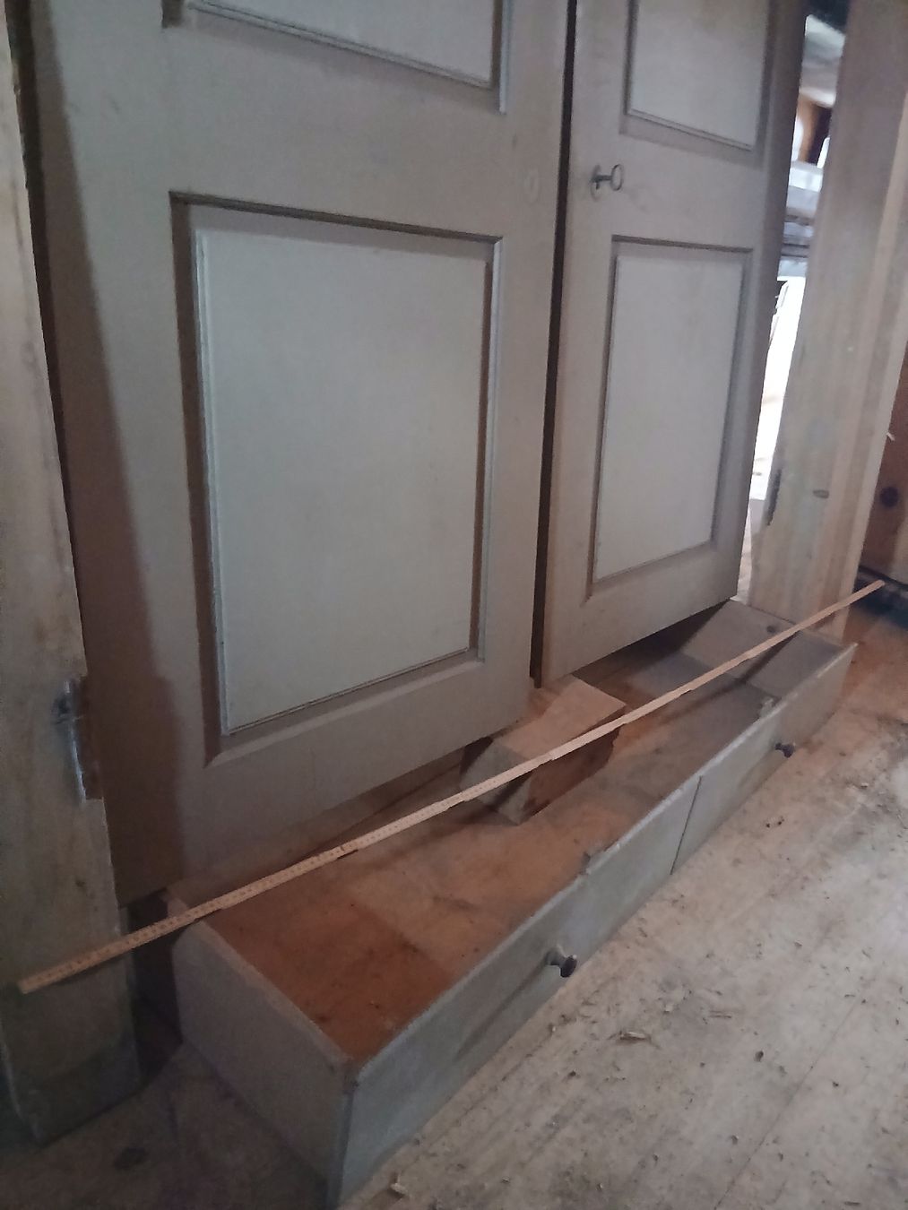 Armadi: 1 Schrankfront  Wandschrank Tanne – Usato da Nesslau venduto da Jakobi01 1