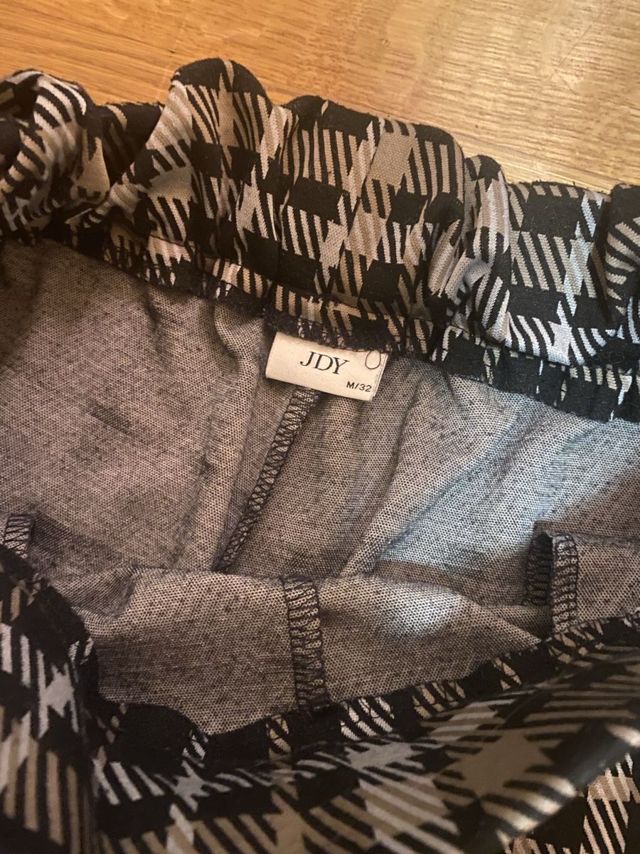 Pantaloni: Pantalon JDY M – Usato da Epagny venduto da nie_n5yb 1
