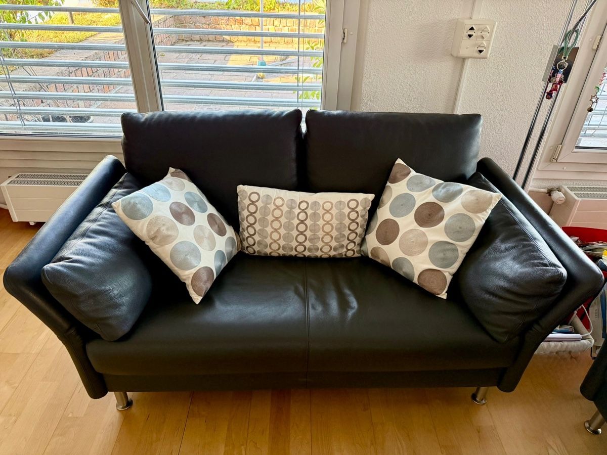 Pfister Sofas: 2 Sofa, schwarz, Leder – Gebraucht aus Adligenswil von kur_y9jw