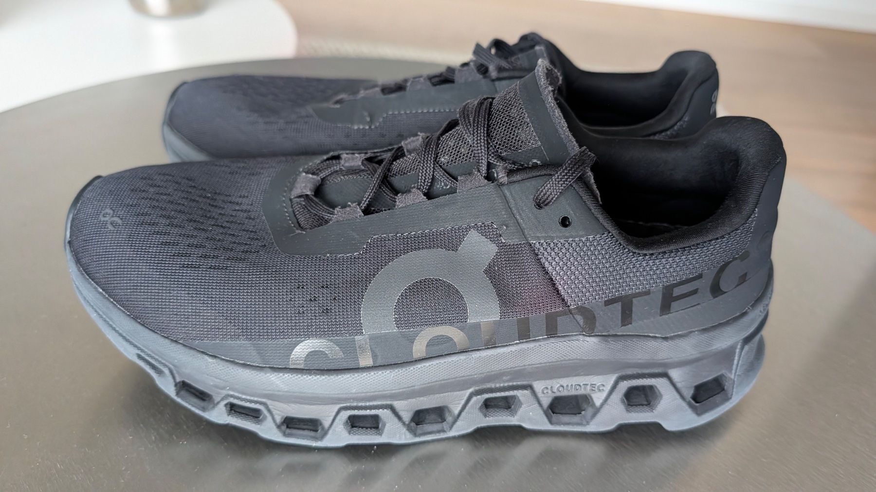 On Herrenschuhe: On running Cloud Monster 43 – Gebraucht aus Begnins von LuxWatchFreak