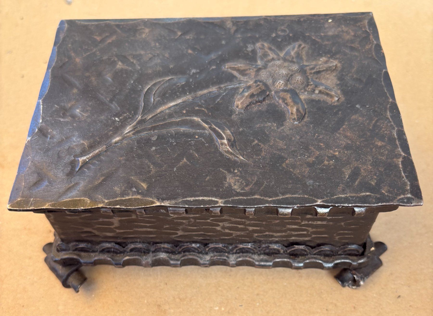 Cassapanche: VINTAGE SCHMUCKDOSE EISEN EDELWEISS – Usato da Ostermundigen venduto da Wyatt-Earp