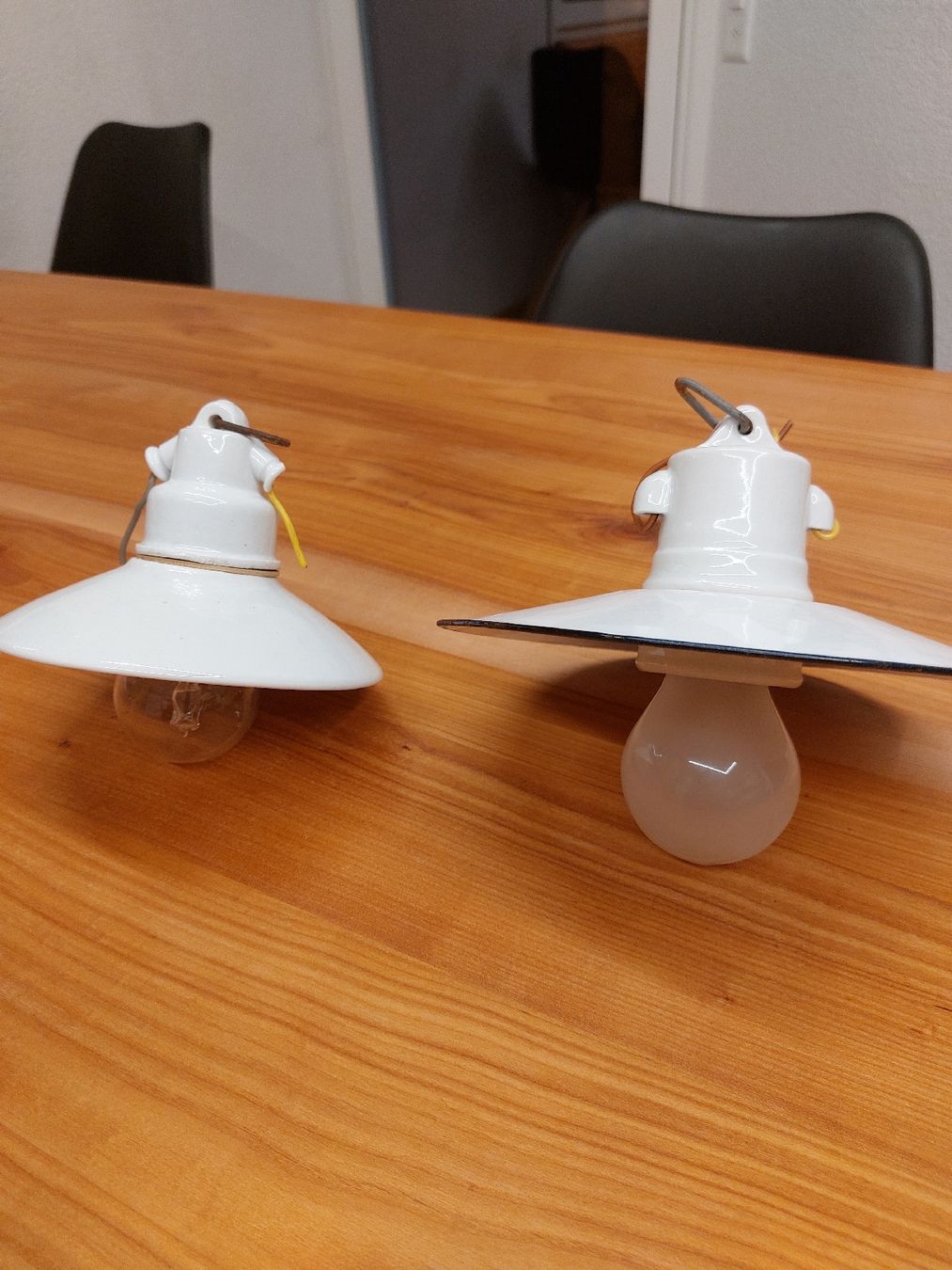Lampade: 2stk alte Keller Lampen – Usato da Ganterschwil venduto da HeidiuPeter