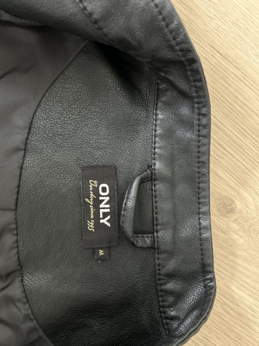 Only Giacche: Schwarze ONLY Kunstlederjacke, Grösse M – Usato da Huttwil venduto da steiner_rahel 2
