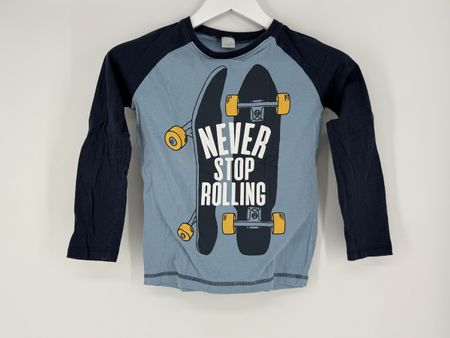 Langarmshirt/ Shirt Gr. 134/140 Skateboard Motiv 
