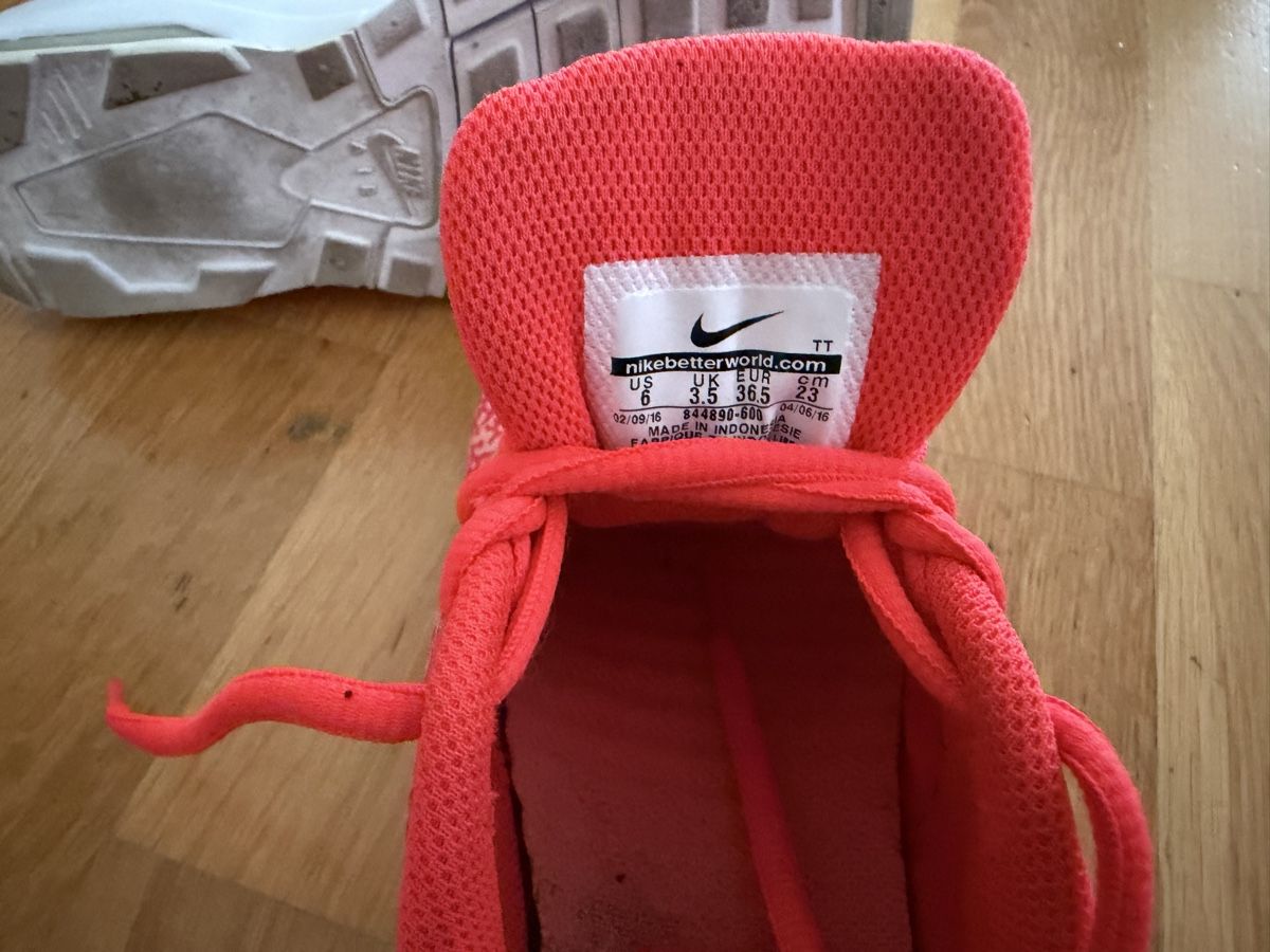 Nike Scarpe da donna: Neuwertige Nike Sneakers Grösse 36.5 – Nuovo (secondo la descrizione) da Bettlach venduto da Tradenet100 4