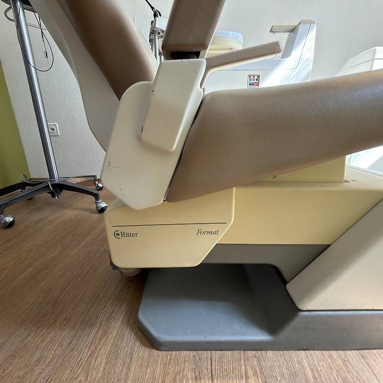 Appareils médicaux: Zahnarztbehandlungseinheit – D'occasion à Bern par sig_8fzr 1