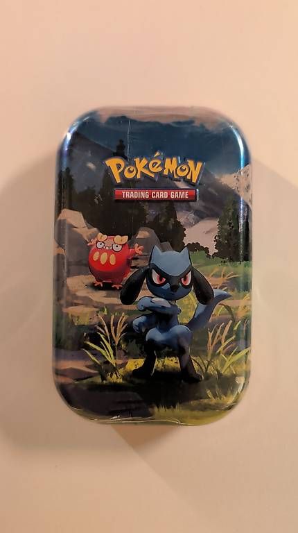 Cartes à collectionner: Ascended Heroes: Riolu Mini Tin – Neuf avec emballage d'origine à Oberweningen par josh_alenfants