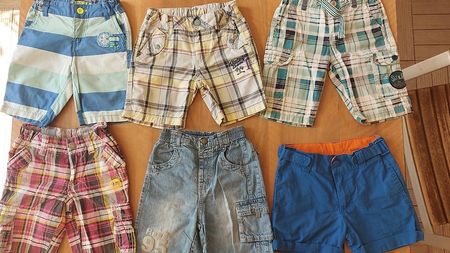 6× Kurze Hosen Gr. 98 pro Stück 4.-