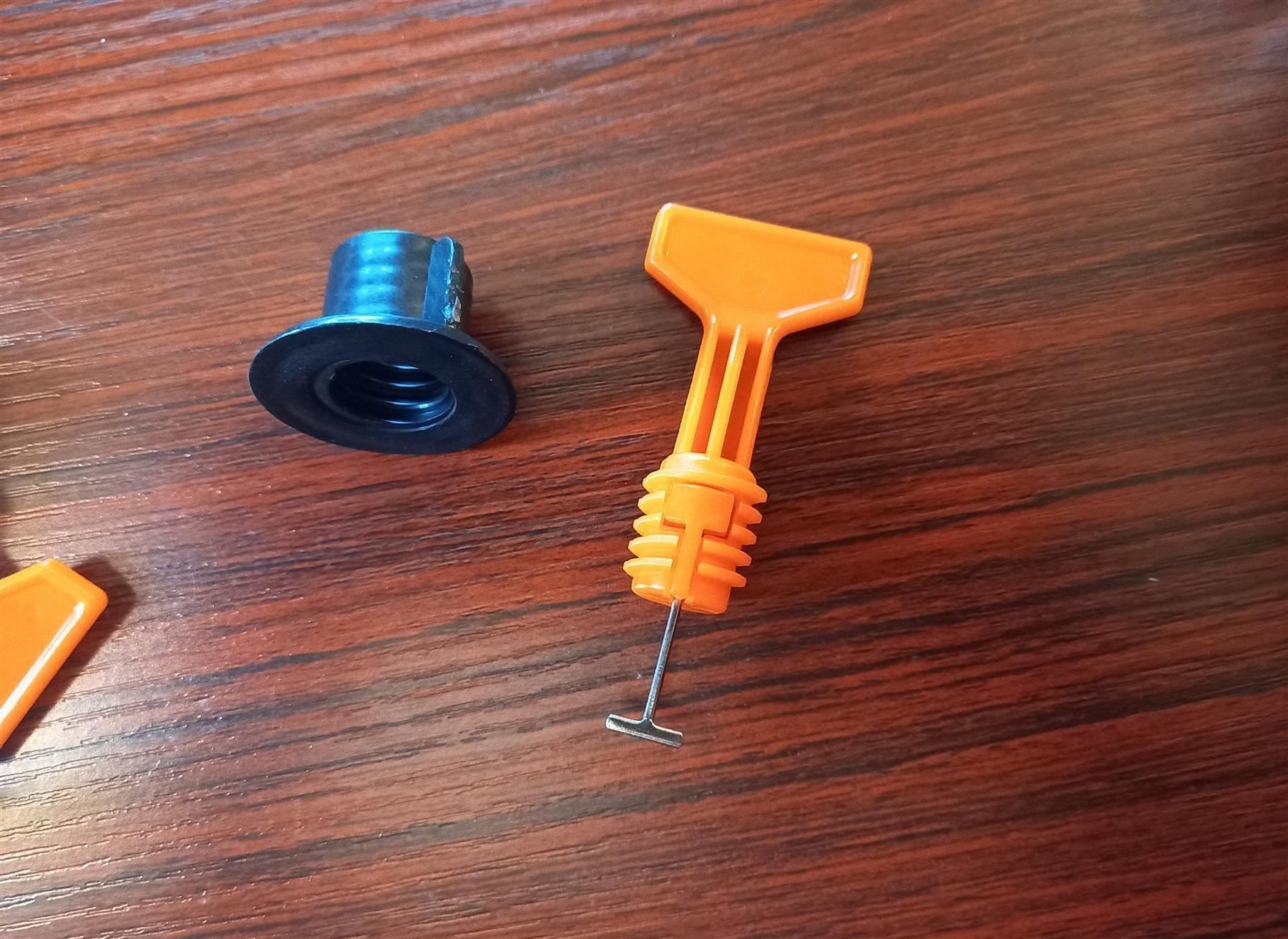 Revêtements de sol: 100x Fliesennivelliere / nivellements de carrelage – Neuf avec emballage d'origine à Lausanne par batishop 6