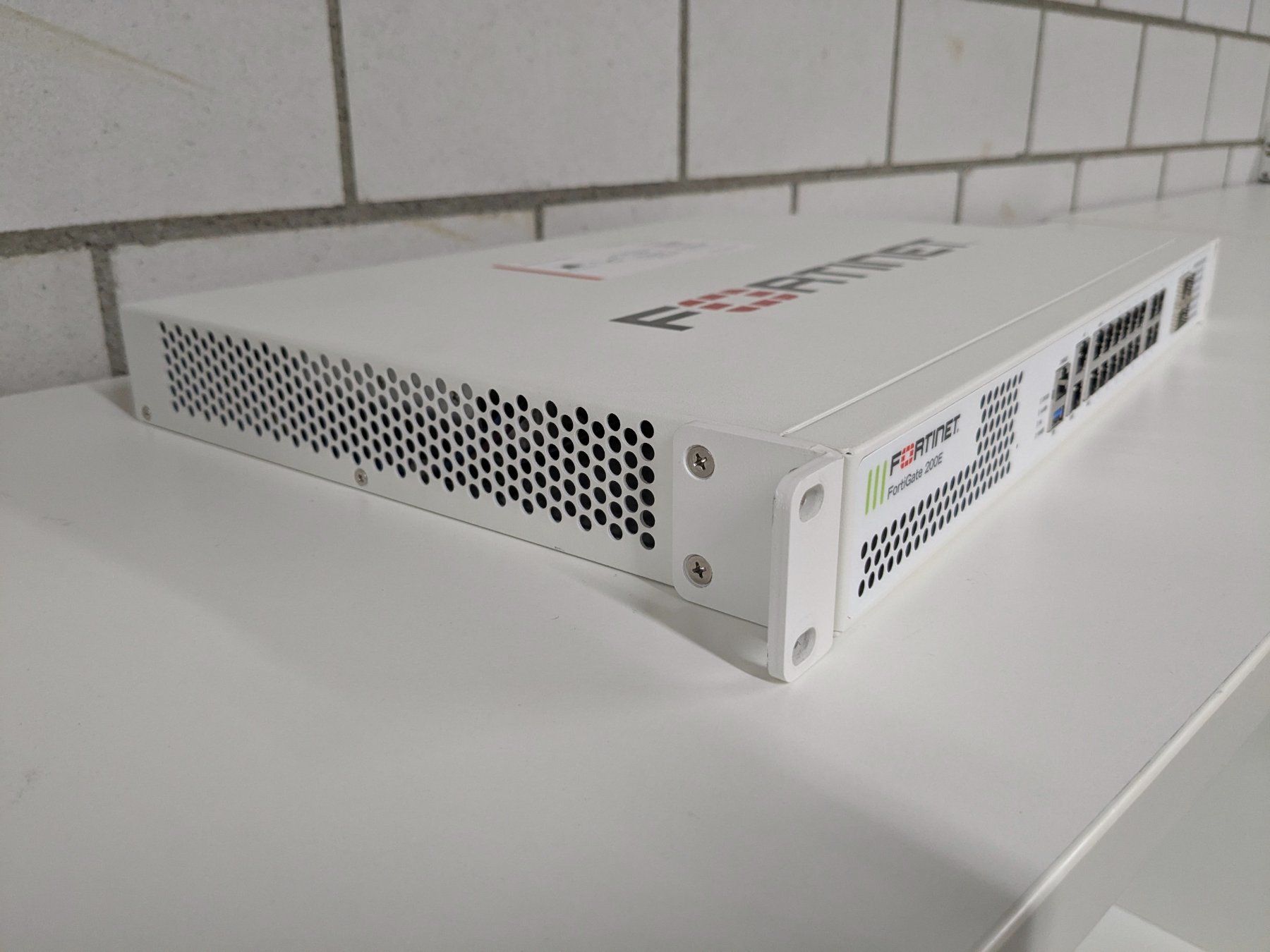 Fortinet Firewall: FORTINET FortiGate 200E Firewall – Usato da Winterthur venduto da in4matiker 1
