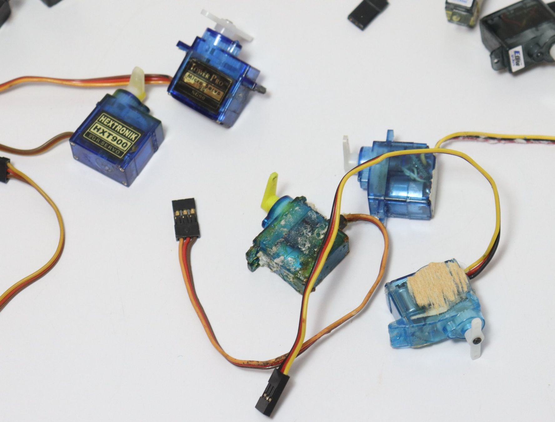 RC Modellbau: diverse Micro Servo 19 Stück – Gebraucht aus Frick von volvo850driver 2