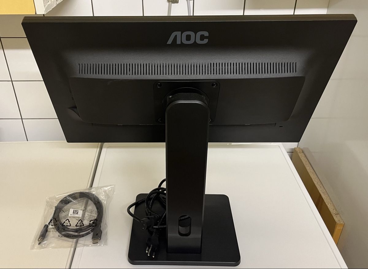 AOC Monitor: AOC Bildschirm inkl. USB und Strom Kabel – Usato da Meilen venduto da Feldmeilen 3