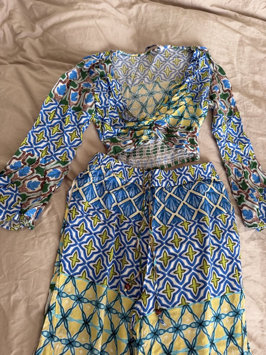 Zara Lotti di vestiti: Zara Summer Set Trousers and Blouse – Usato da Horgen venduto da Elizhadz 1