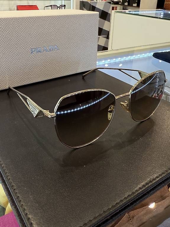 Occhiali & Lenti: Prada Sonnenbrille – Usato da Interlaken venduto da pra_z5gv 1