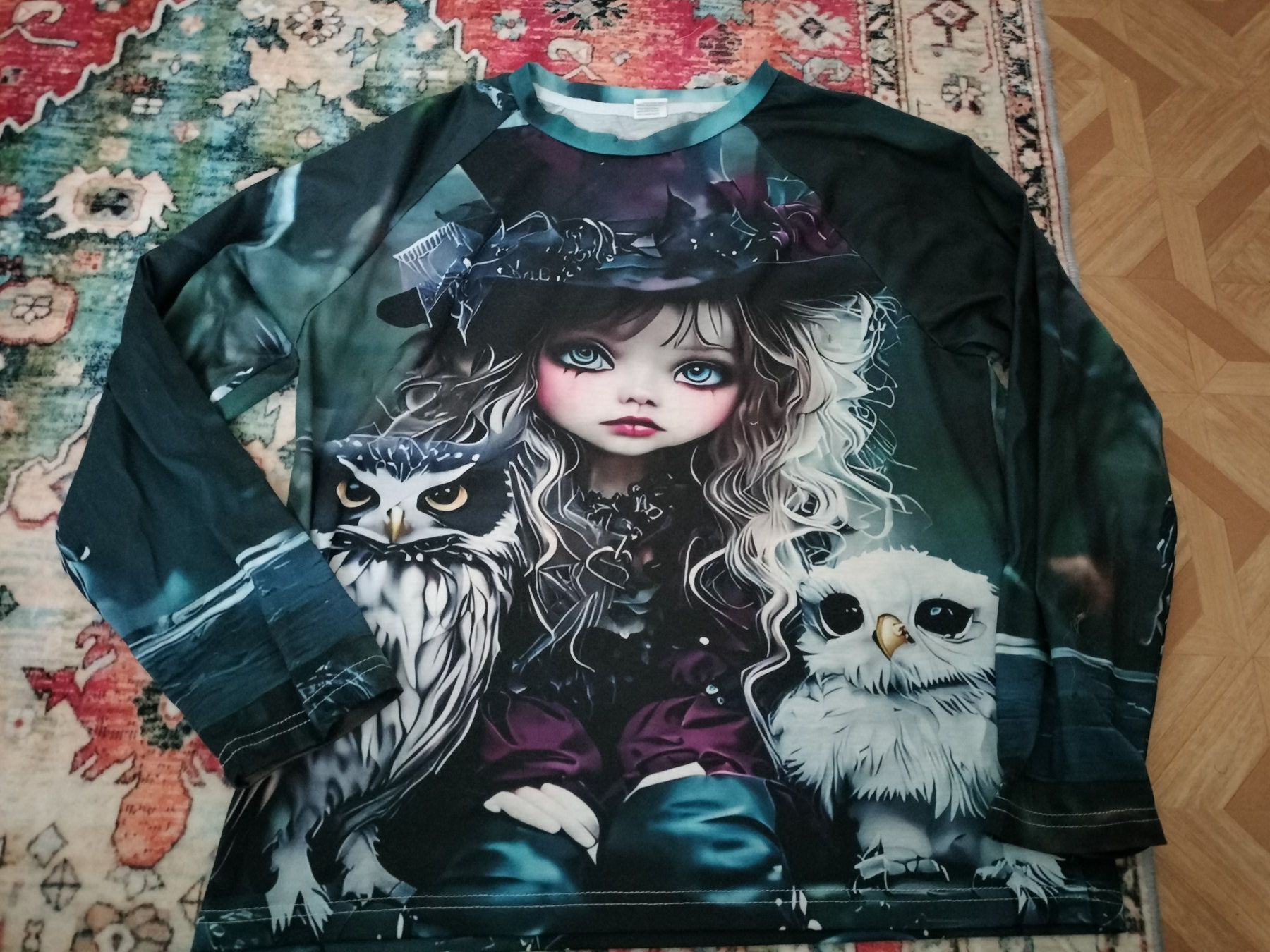T-shirt: Langarmshirt mit Eule und Mädchen Motiv, Grösse M – Nuovo (secondo la descrizione) da Dulliken venduto da Wildolivetree