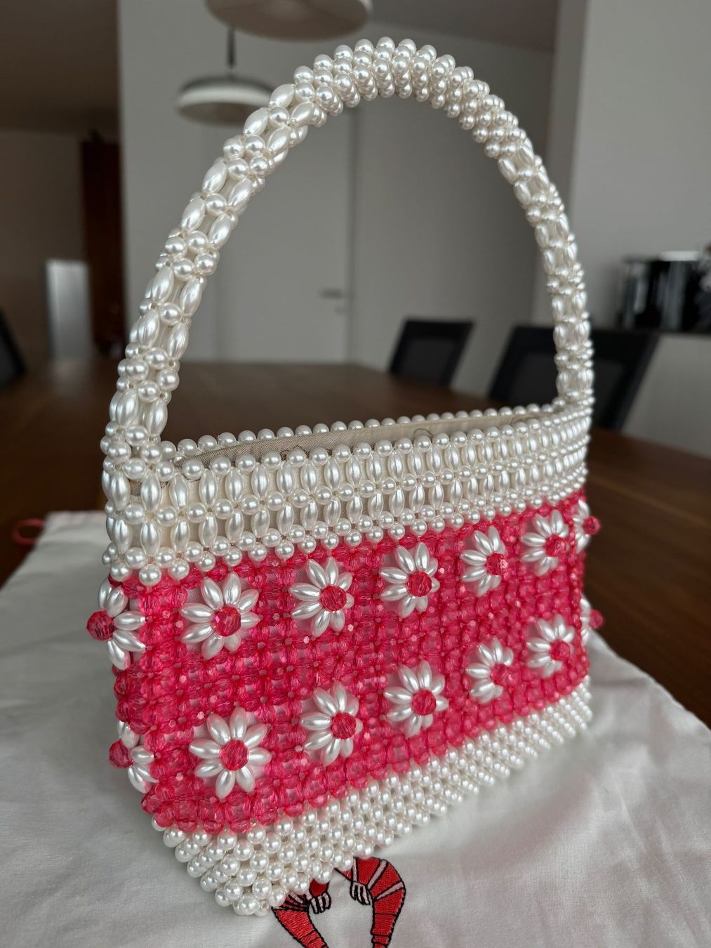 Borse da donna: Shrimps Ida Designer Perlen Tasche Pink Weiss – Nuovo (secondo la descrizione) da Cham venduto da Maya.B. 1