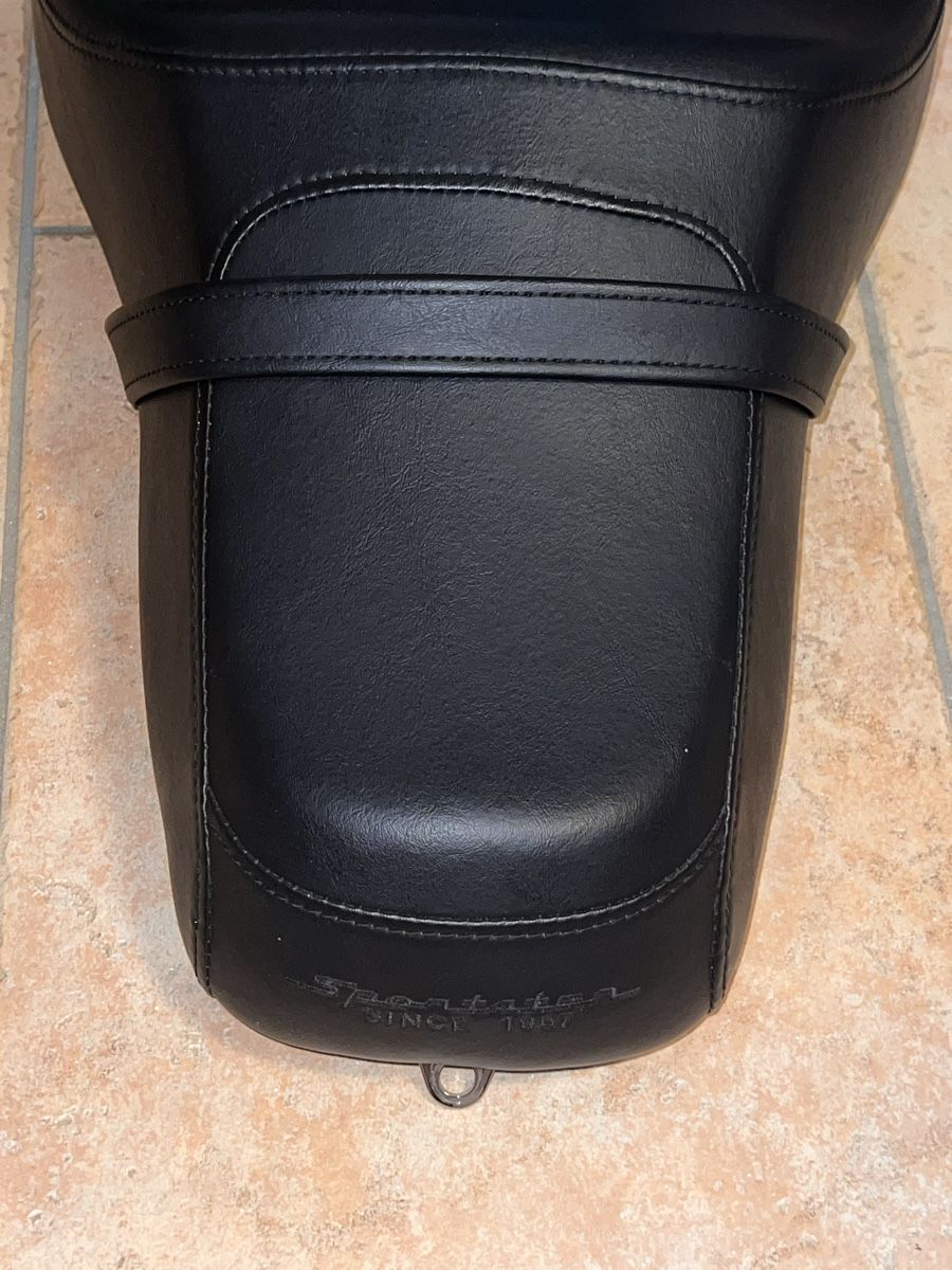 Harley-Davidson Tutti i ricambio per moto: Doppel Sitzbank  Sportster Harley Davidson  – Usato da schellenberg venduto da freefostore 1