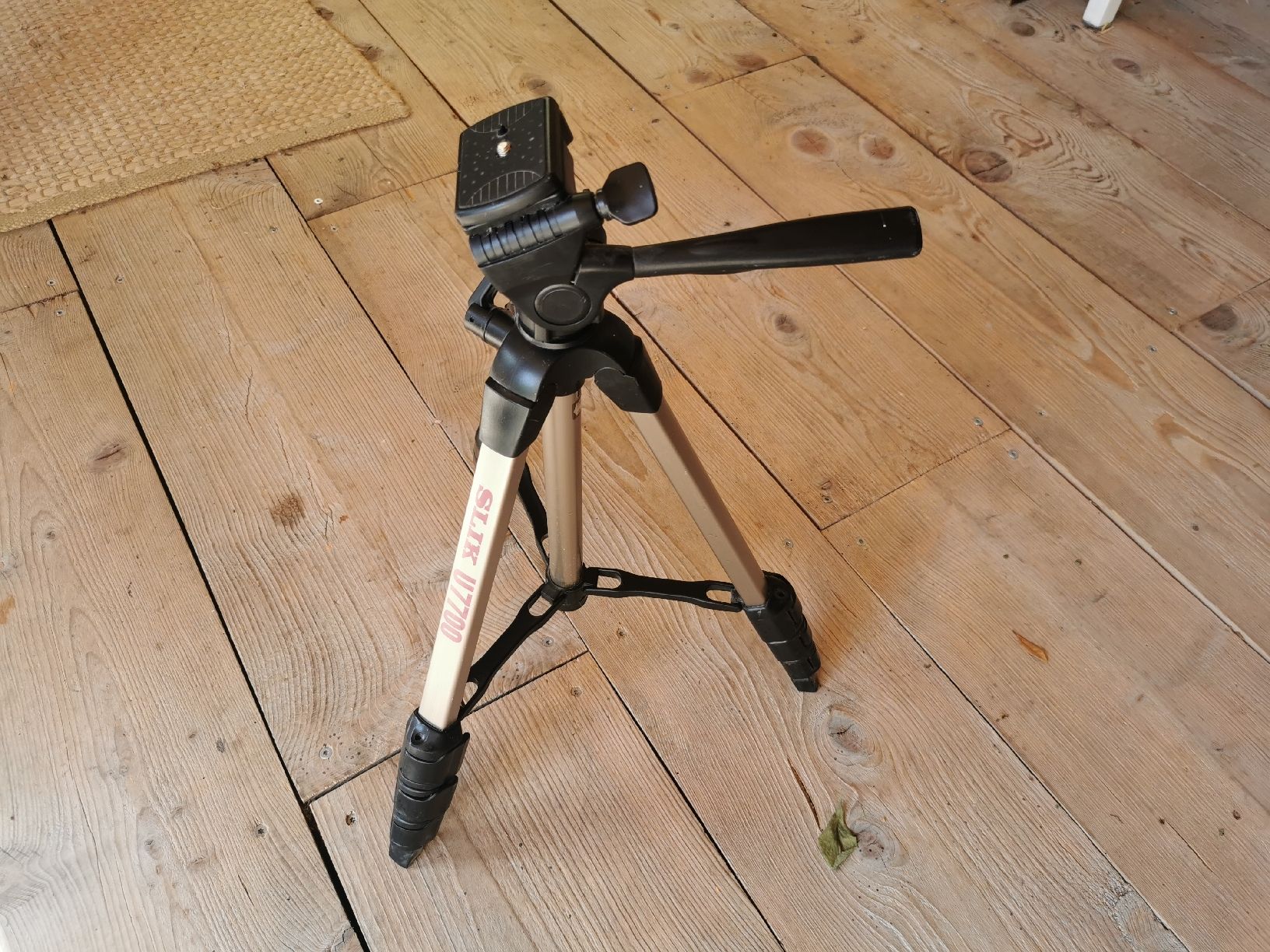 Treppiedi & Teste: Stabiles SLIK U7700 Stativ - leicht und handlich – Usato da Berneck venduto da nerina49 2