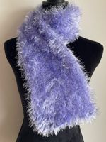 Flauschiger, lila Schal / Foulard, handgemacht, 20x95 cm