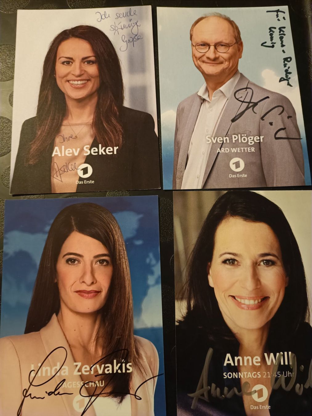Autografi: ARD - 4 signierte Autogrammkarten - Set 3 – Usato da Menziken venduto da Artographs